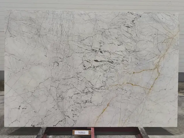 Слэб из мрамора STATUARIO полированный 2700x1800x20 мм, код 16860