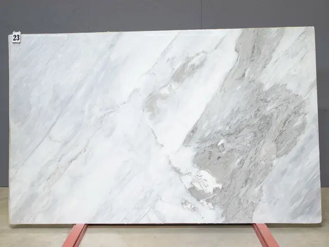 Слэб из мрамора BARGILIO APUANO LIGHT полированный 2550x1550x20 мм, код 26541