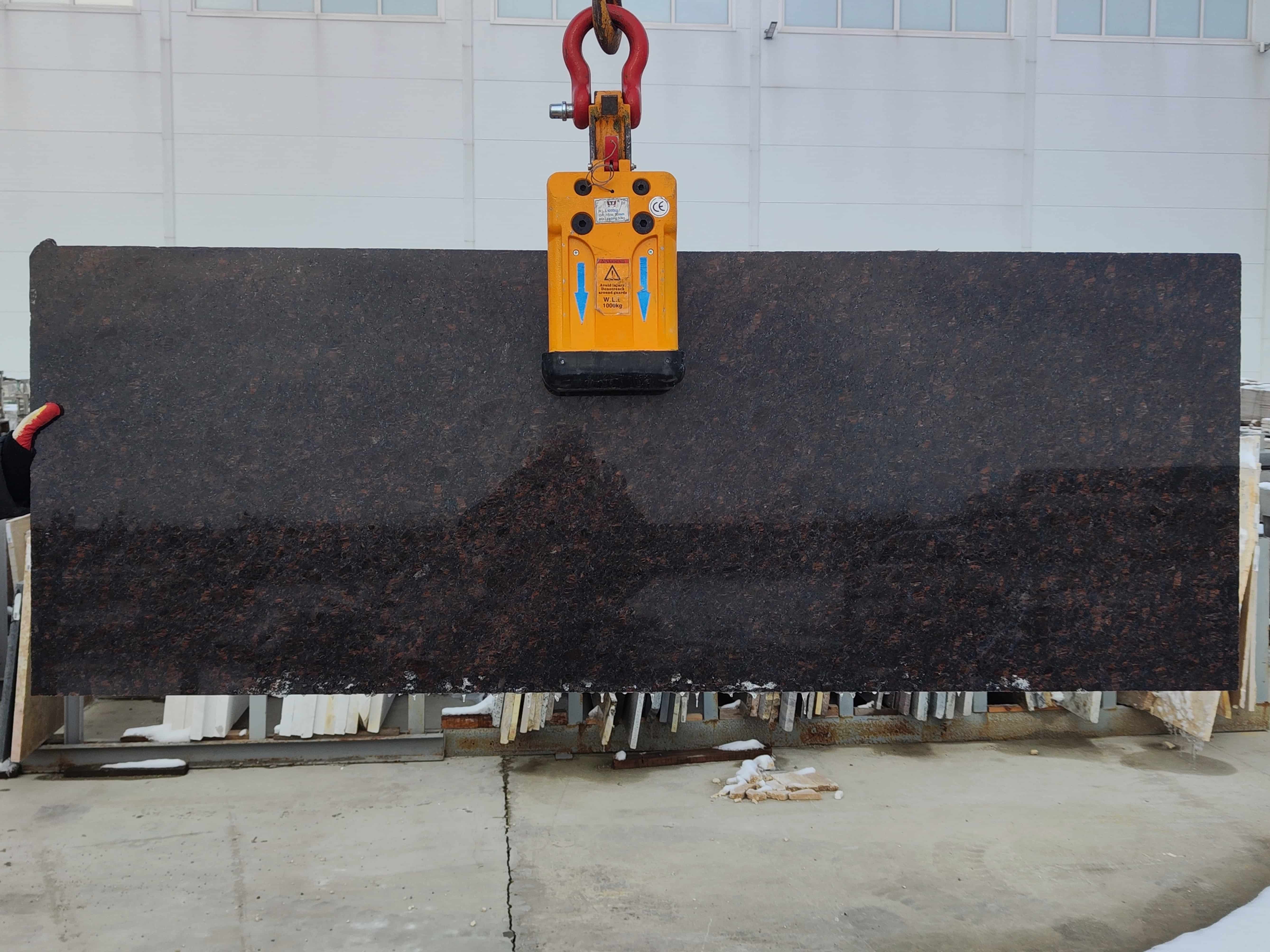 Полоса из гранита TAN BROWN полированный 1860x680x20 мм, код 26983