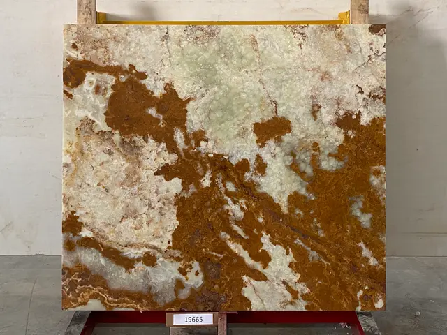 Слэб из оникса VERDE полированный 1750x1550x20 мм, код 19665