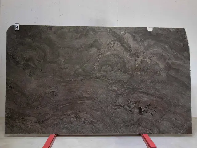 Слэб из мрамора MYSTIC BROWN полированный 3000x1700x20 мм, код 26928