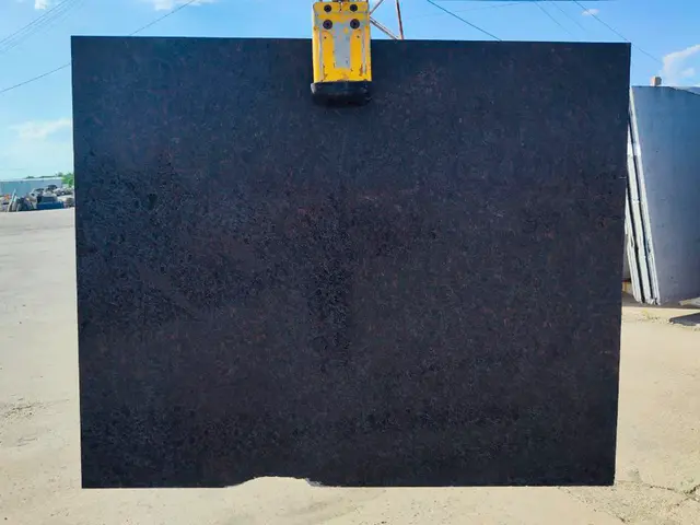 Слэб из гранита TAN BROWN LAPOTRA 1920x1530x20 мм, код 24771