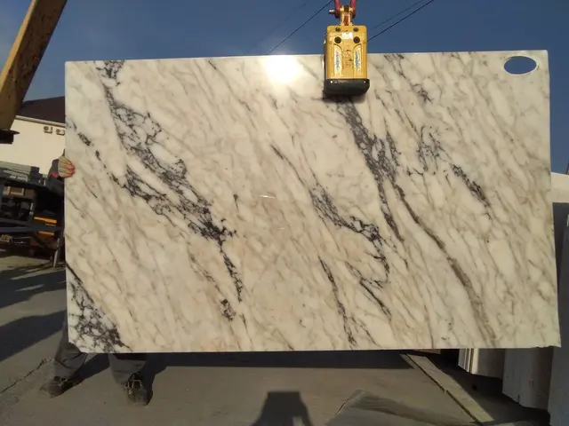 Слэб из мрамора VIOLA полированный 2340x1450x20 мм, код 12493