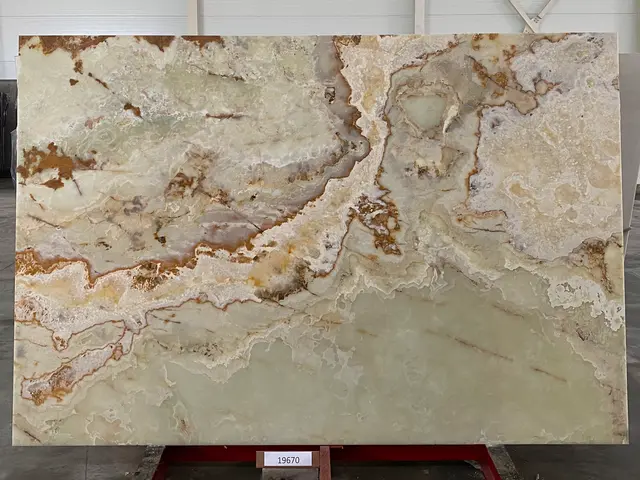 Слэб из оникса VERDE полированный 2750x1850x20 мм, код 19670