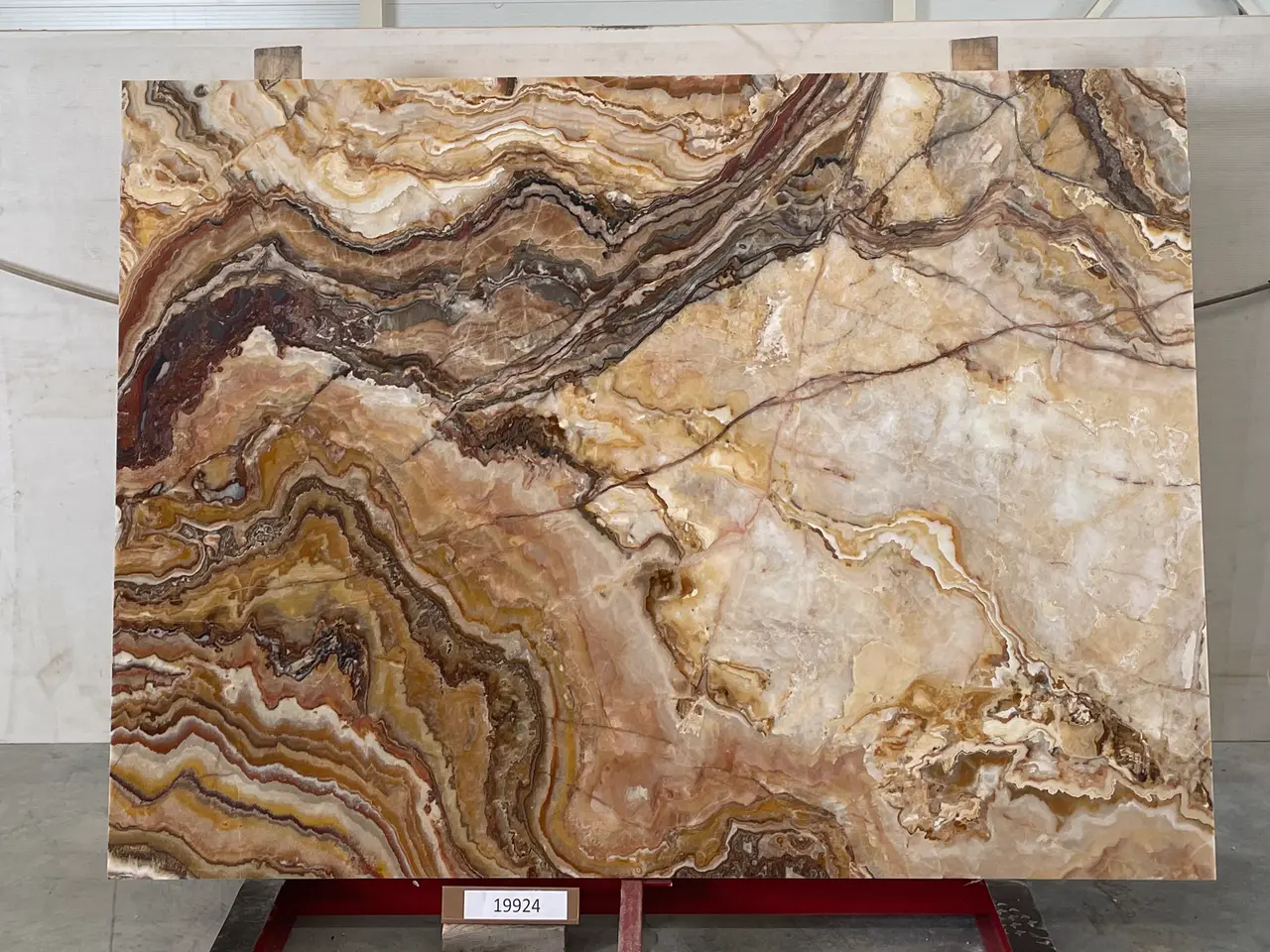 Слэб из оникса ONICE ROMANTIC BROWN полированный 2250x1650x20 мм, код 19724