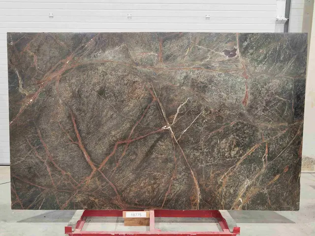 Слэб из мрамора BIDASAR GREEN полированный 3050x1840x30 мм, код 18775