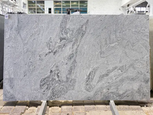 Слэб из гранита VISCOUNT WHITE полированный 3290x1910x30 мм, код 27687