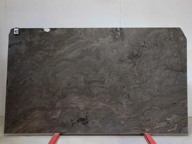 Слэб из мрамора MYSTIC BROWN полированный 3000x1700x20 мм, код 26925