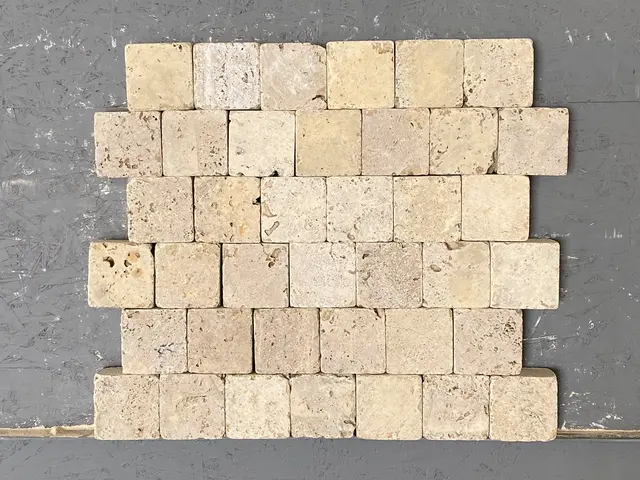 Брусчатка из ТРАВЕРТИНА галтованная 100x100x50 мм, код 4789