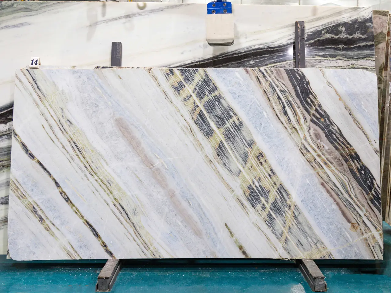 Слэб из мрамора LAZUR FANTASTICO PREMIUM полированный 2840x1450x20 мм, код 26341