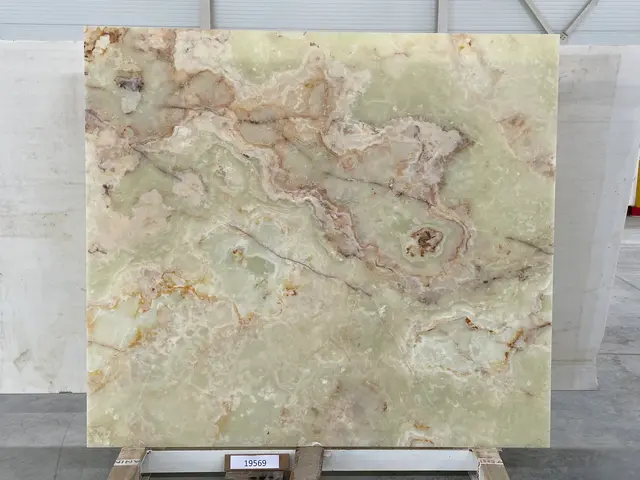 Слэб из оникса ONICE WHITE FLORENCE полированный 2020x1800x20 мм, код 19569