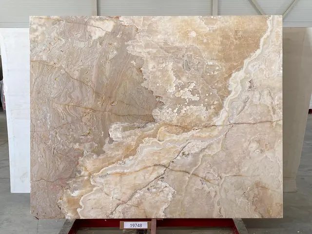 Слэб из оникса ONICE VIOLA полированный 2300x1850x20 мм, код 19748