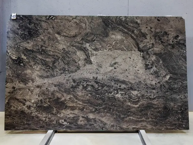 Слэб из мрамора MYSTIC BROWN FIERA LEATHER 2950x1830x20 мм, код 28268