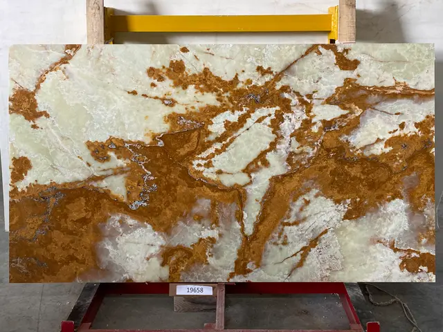 Слэб из оникса VERDE полированный 2500x1400x20 мм, код 19658