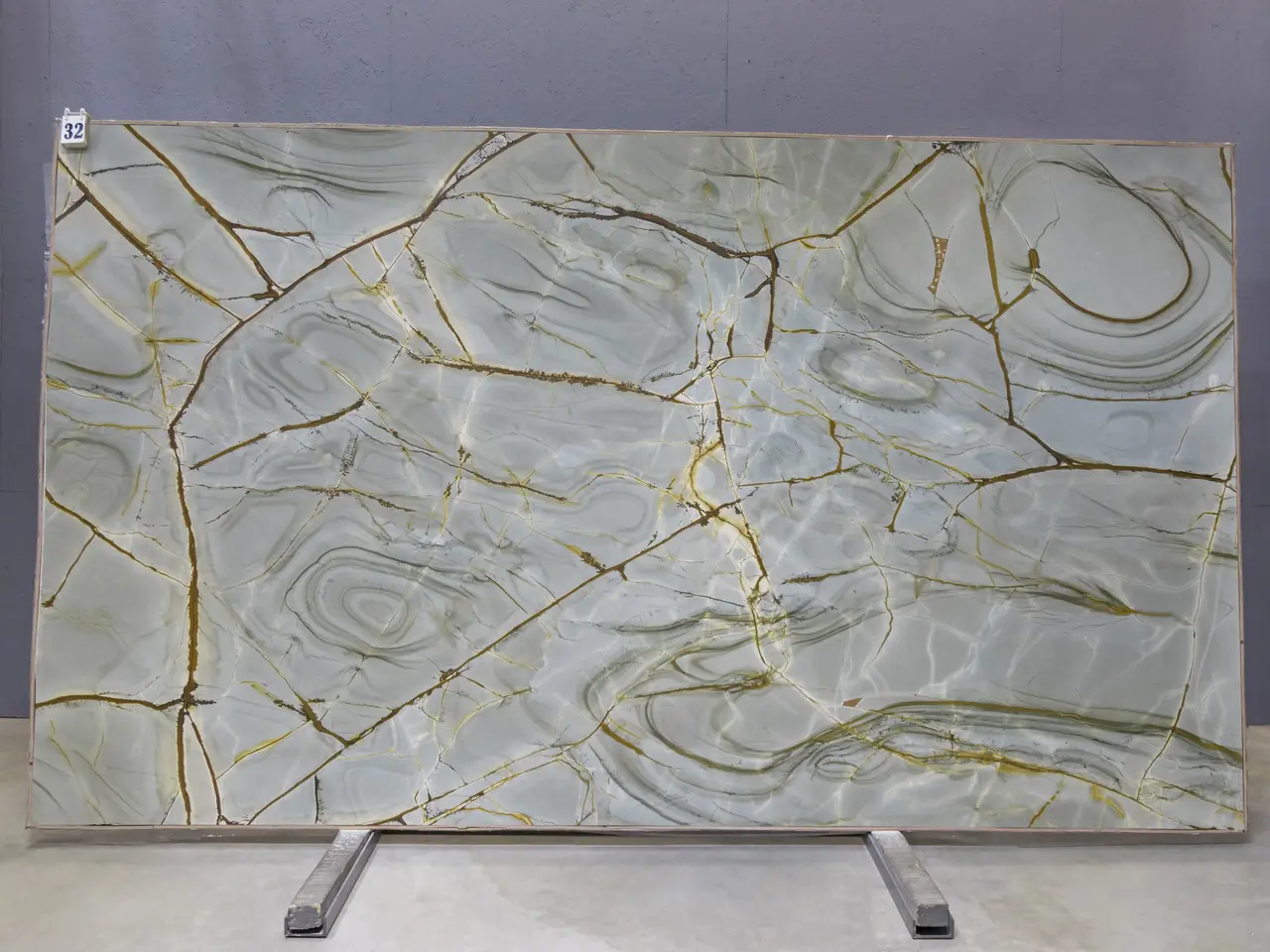 Слэб из кварцита BLUE ROMA 3370x1950x20 мм, код 26157