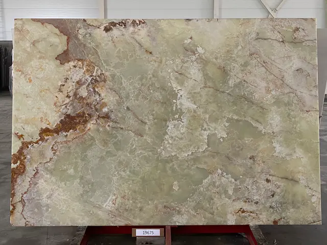 Слэб из оникса VERDE полированный 2750x1850x20 мм, код 19675