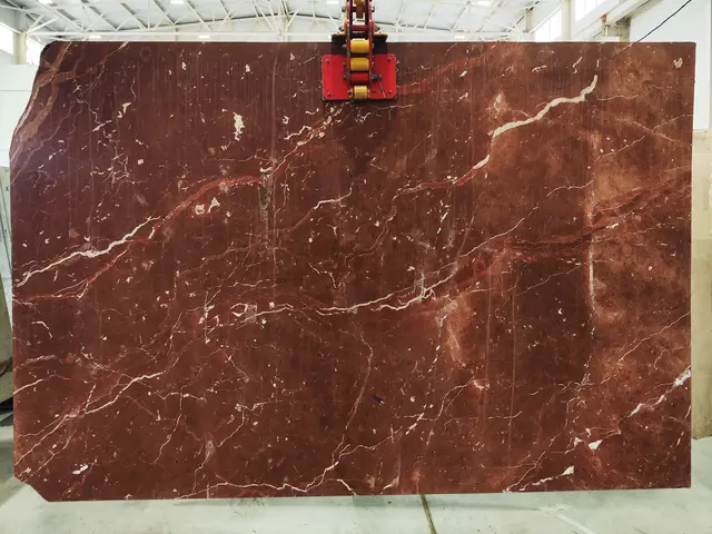 Слэб из мрамора ROSSO ALICANTE полированный 2300x1520x20 мм, код 13527