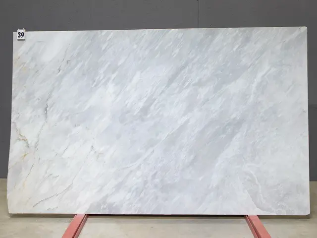 Слэб из мрамора BARGILIO APUANO LIGHT полированный 2550x1550x20 мм, код 26545