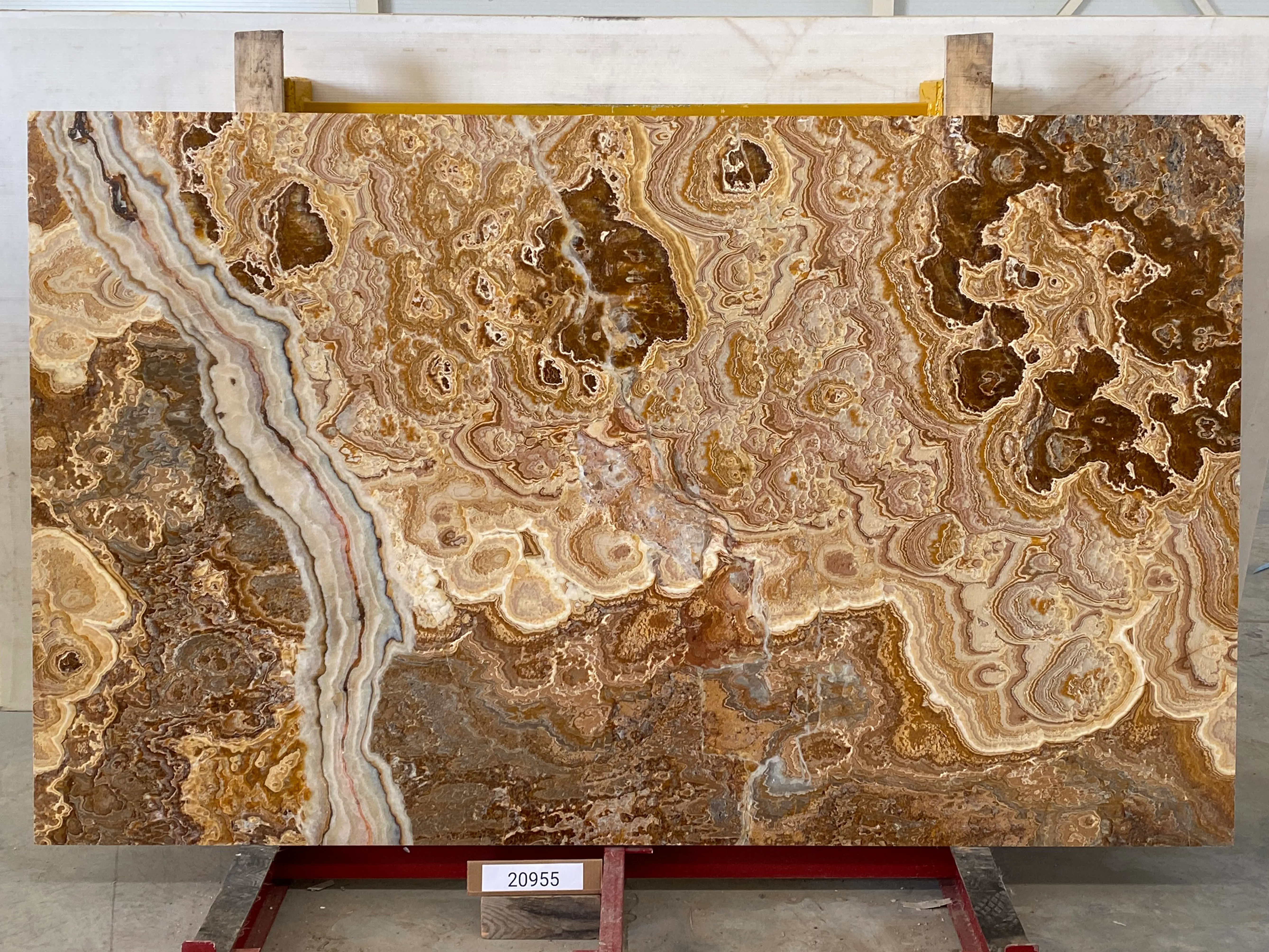 Слэб из оникса ONICE ROMANTIC BROWN полированный 2530x1530x20 мм, код 20955