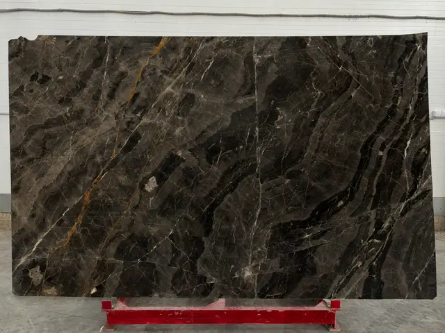 Слэб из мрамора SAINT PELAGIA полированный 3010x1860x20 мм, код 24517