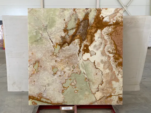 Слэб из оникса VERDE полированный 1840x1900x20 мм, код 21033
