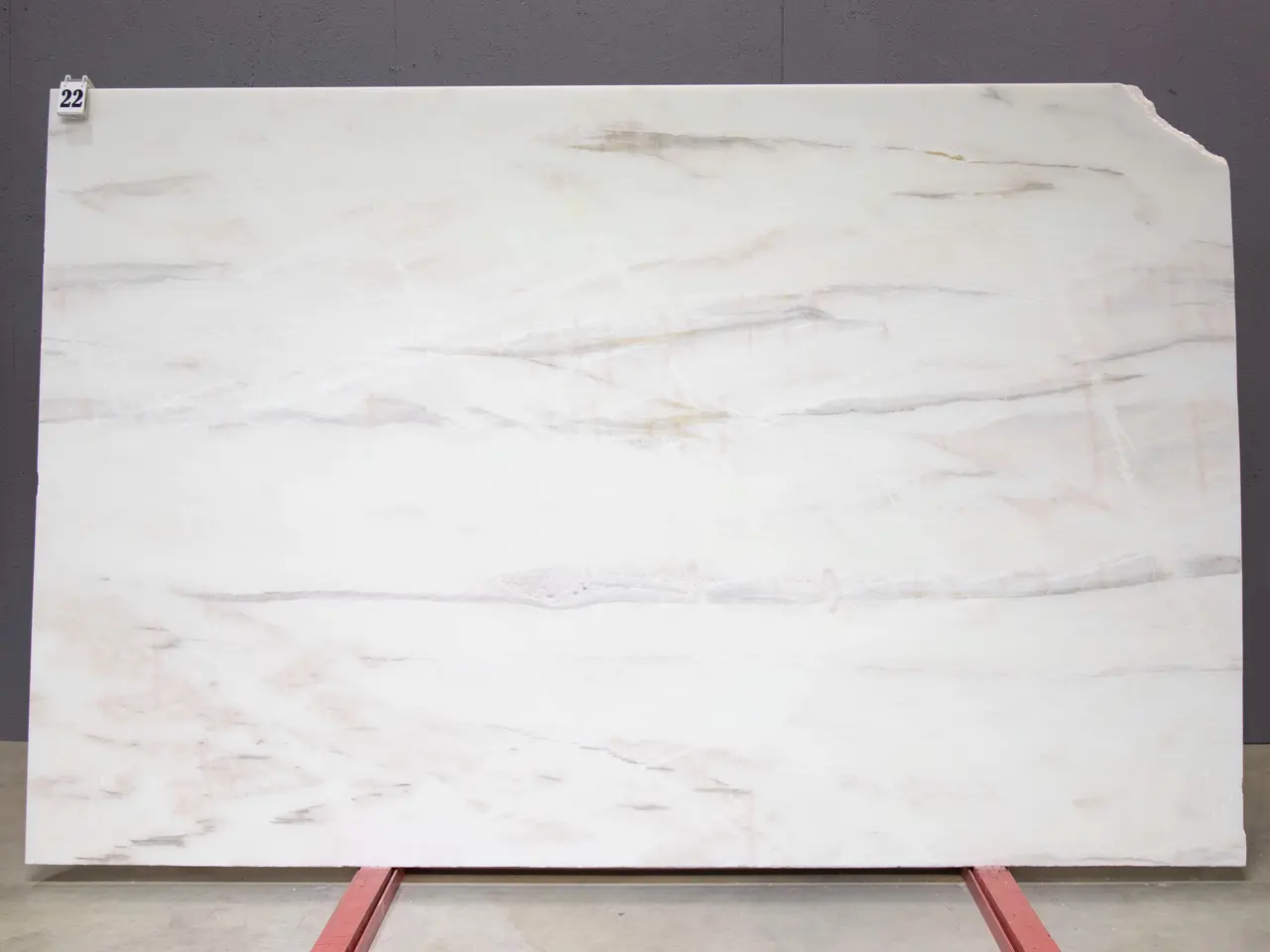 Слэб из мрамора FLAMINGO WHITE полированный 2900x1850x20 мм, код 26461