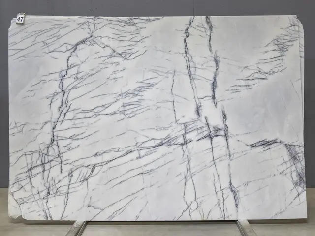 Слэб из мрамора LILAC PREMIUM полированный 2650x1850x20 мм, код 26208