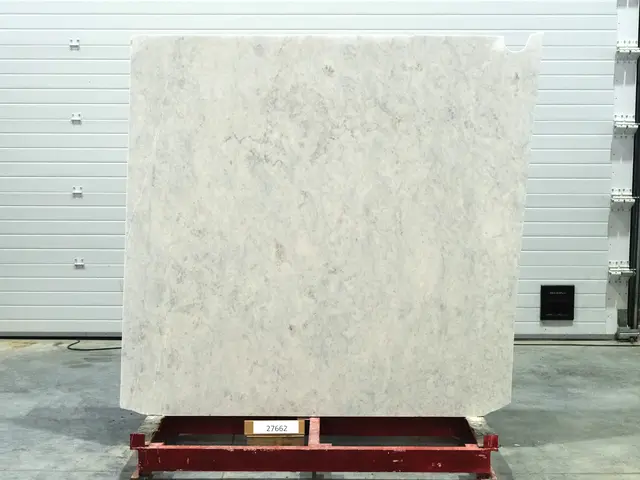 Слэб из мрамора KOELGA полированный 1700x1700x20 мм, код 27662