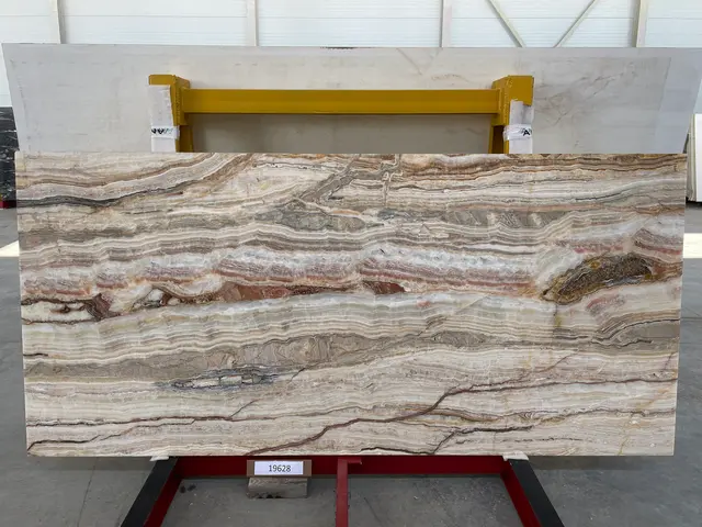 Слэб из оникса ONICE GOLDEN WAVE полированный 2800x1300x20 мм, код 19628