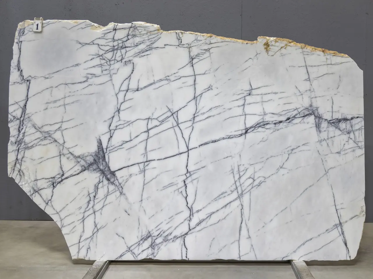 Слэб из мрамора LILAC PREMIUM полированный 2500x1500x20 мм, код 26183