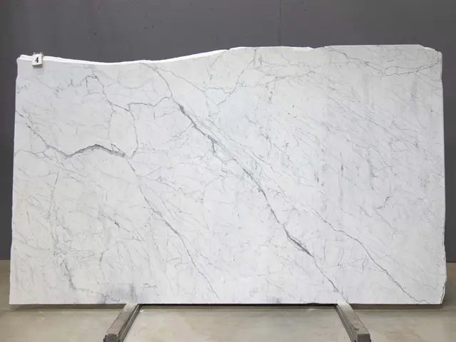 Слэб из мрамора STATUARIETTO PREMIUM полированный 3000x1600x20 мм, код 26218