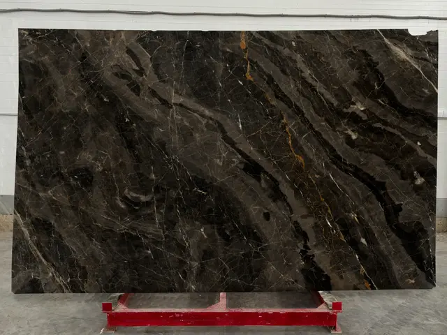 Слэб из мрамора SAINT PELAGIA полированный 3010x1860x20 мм, код 24525