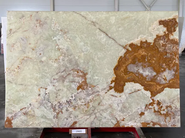 Слэб из оникса VERDE полированный 2750x1850x20 мм, код 19682