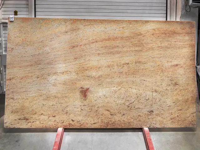 Слэб из гранита IVORY BROWN полированный 3350x1900x20 мм, код 28308