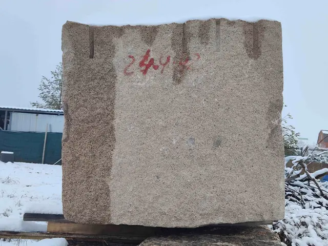 Гранит Блок из гранита ТОМИРИС || 1950x1430x1200 мм, код 26749