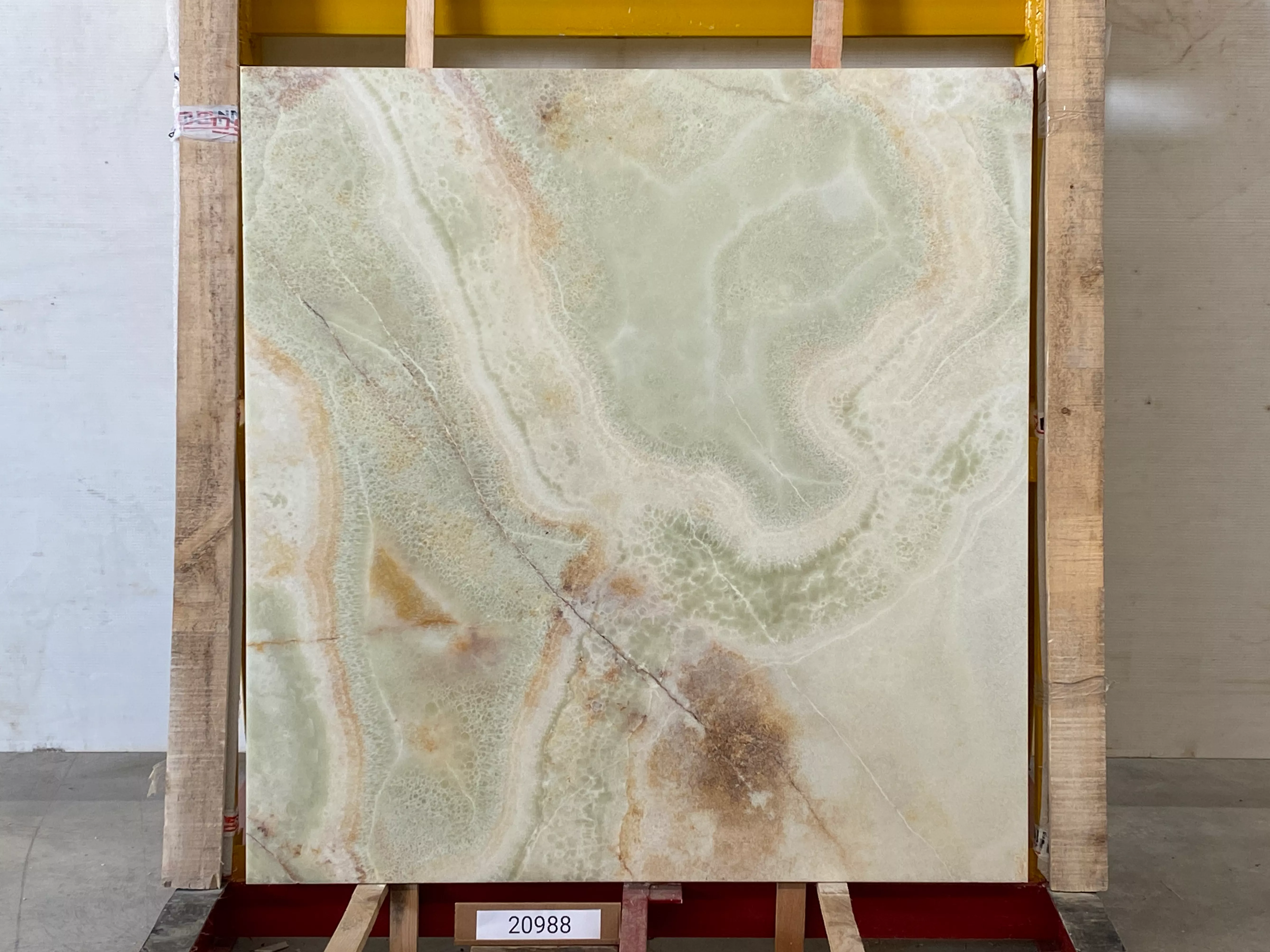 Слэб из оникса ONICE WHITE FLORENCE полированный 1330x1380x20 мм, код 20988