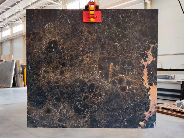 Слэб из мрамора MARSHALL полированный 1810x1650x20 мм, код 24989