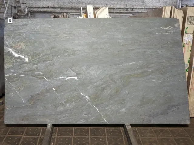 Слэб из мрамора GREEN VELVET антик 2700x1600x30 мм, код 27615