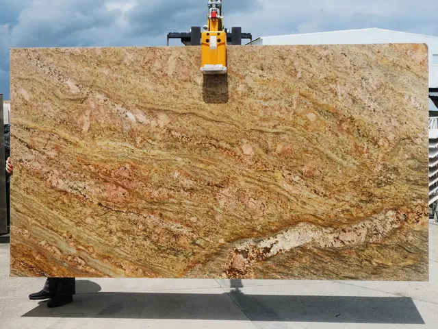 Слэб из гранита IMPERIAL GOLD полированный 3340x1840x20 мм, код 28067