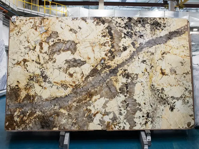 Слэб из кварцита PATAGONIA GOLD полированный 3340x2020x20 мм, код 28255