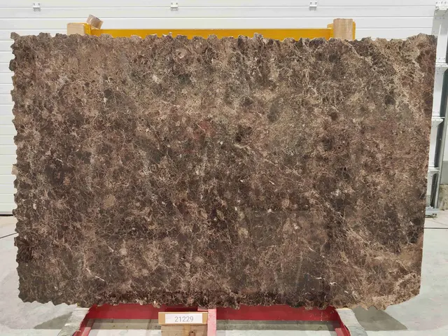 Слэб из мрамора EMPERADOR DARK полированный 2310x1503x30 мм, код 21229