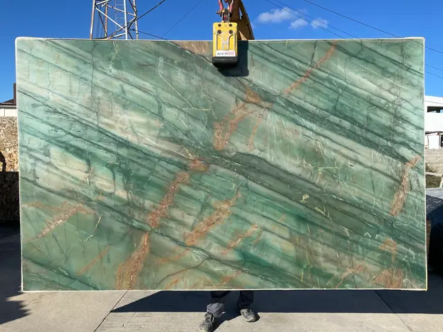 Слэб из кварцита DA VINCI полированный 3220x2000x20 мм, код 15805