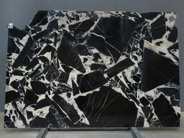 Слэб из кварцита GRAND NOIR полированный 2930x1650x20 мм, код 28321