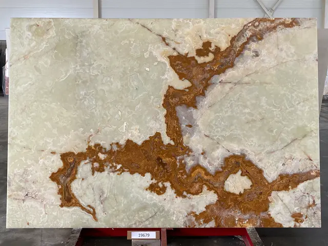 Слэб из оникса VERDE полированный 2750x1850x20 мм, код 19679