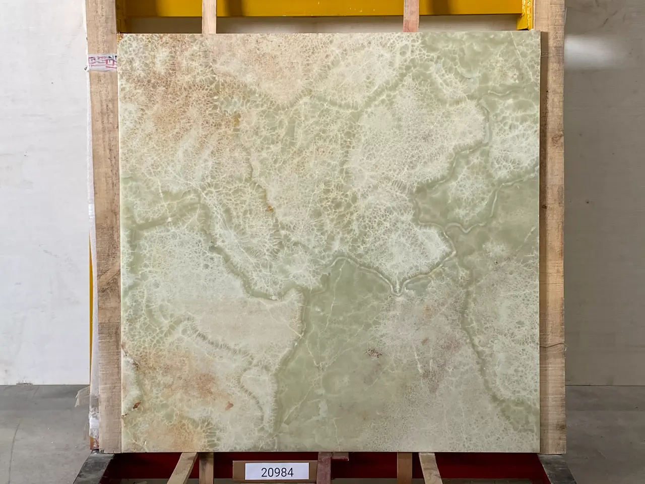 Слэб из оникса ONICE WHITE FLORENCE полированный 1400x1400x20 мм, код 20984