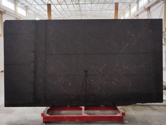 Слэб из гранита TAN BROWN полированный 3400x1800x20 мм, код 24632