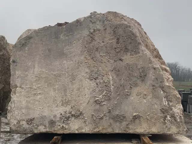 Травертин Блок из травертина DIAMOND 2000x1450x1850 мм, код 23017