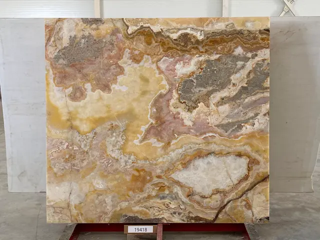 Слэб из оникса ONICE FIRE полированный 1900x1750x20 мм, код 19418