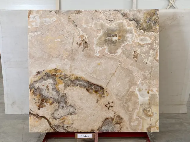 Слэб из оникса ONICE VIOLA полированный 1850x1750x20 мм, код 19426