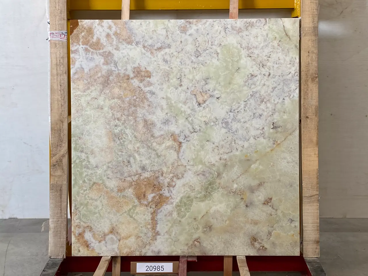 Слэб из оникса ONICE WHITE FLORENCE полированный 1350x1400x20 мм, код 20985